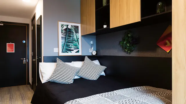 Silver Plus Ensuite (6 bed) room image 1