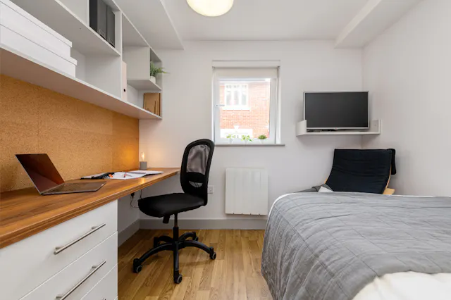 Standard Two-Dio room image 1