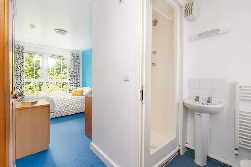 Small En-suite