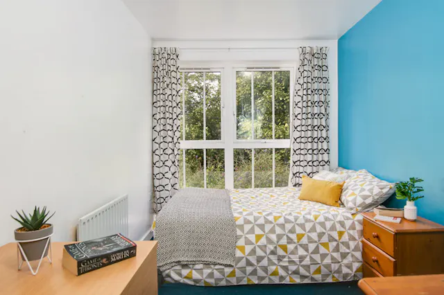 Small En-suite room image 1