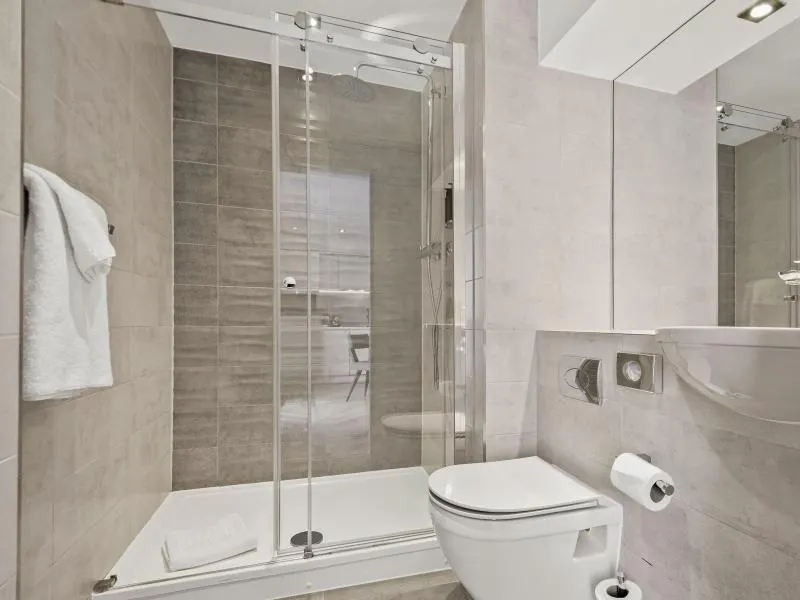 Smart Studio BATHROOM 4