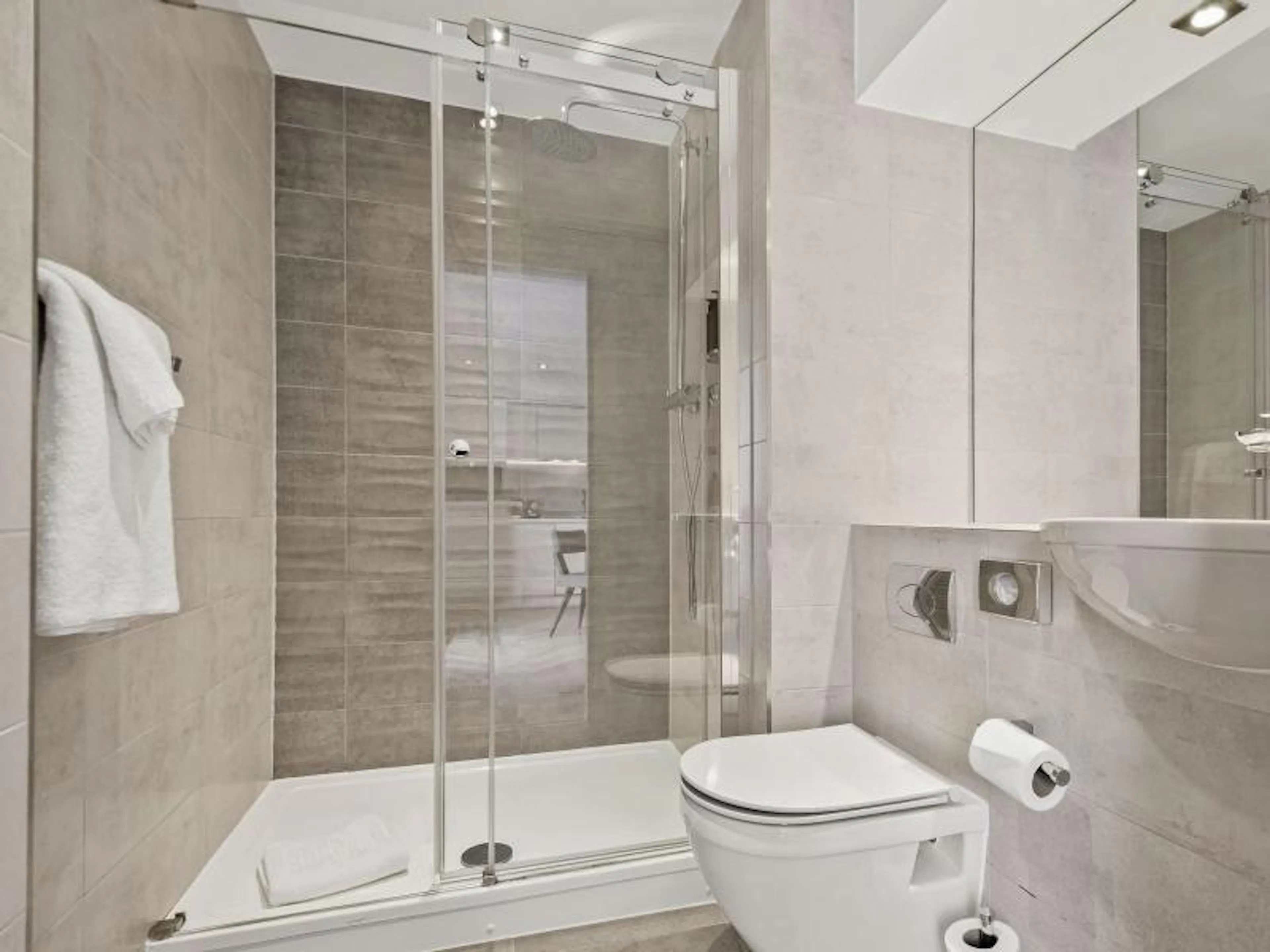 Smart Studio BATHROOM 4