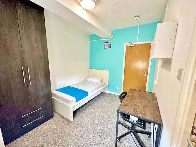 Standard Ensuite room image 2