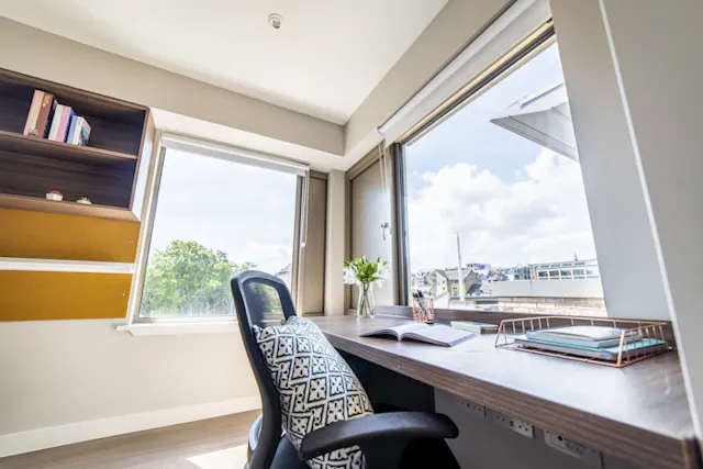 Studio Gold - City View room image 2