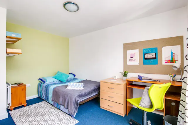 Standard Ensuite room image 1