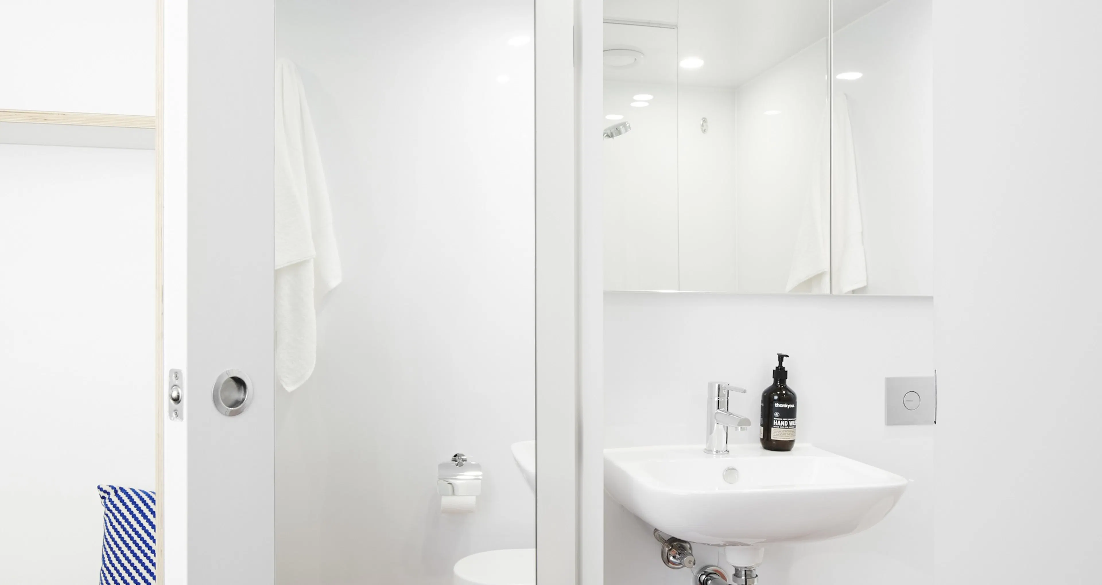Studio Apartment BATHROOM 2