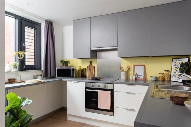 Studio Large High Double