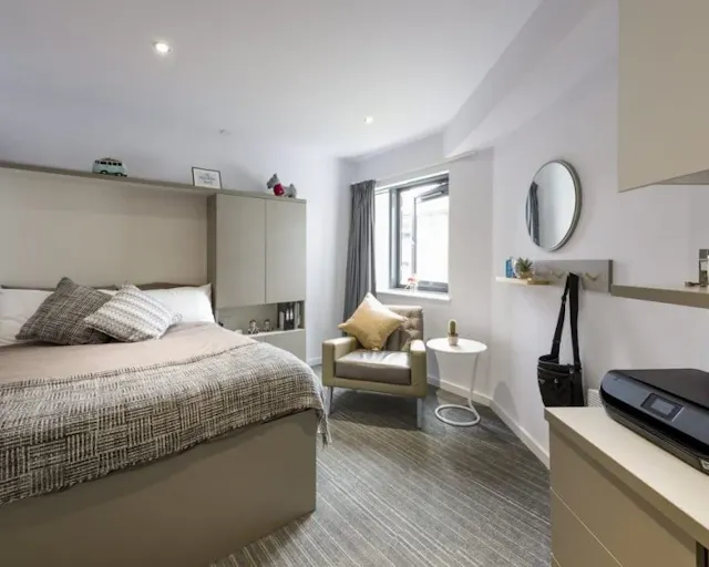Platinum Studio room image 1