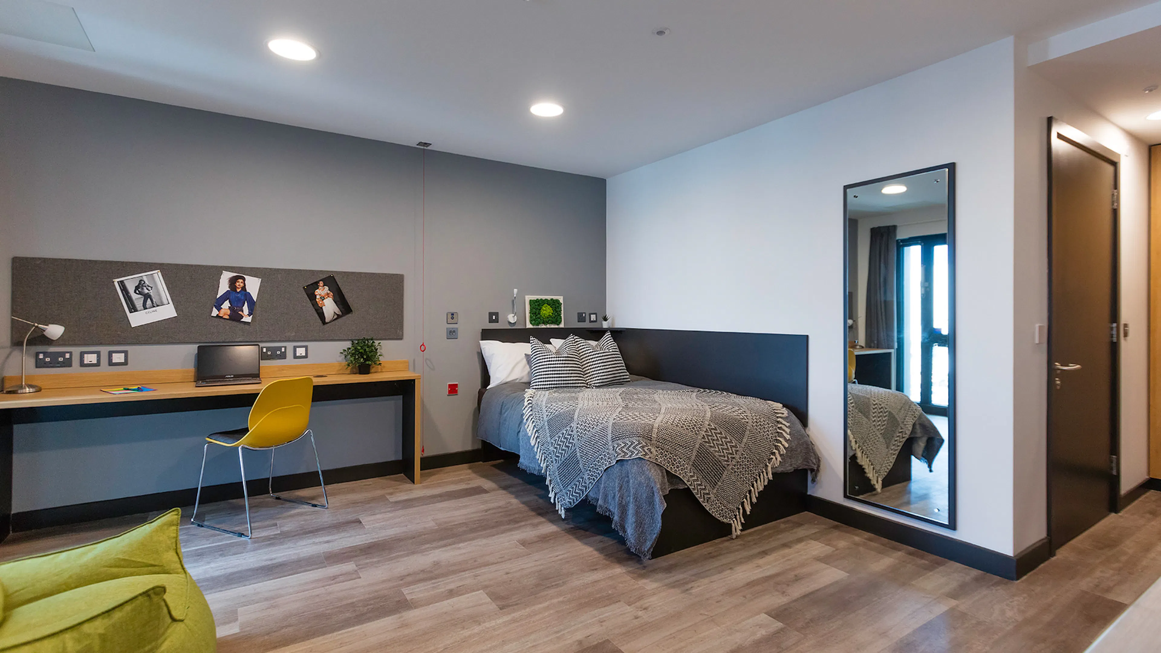 Studio ROOM 4