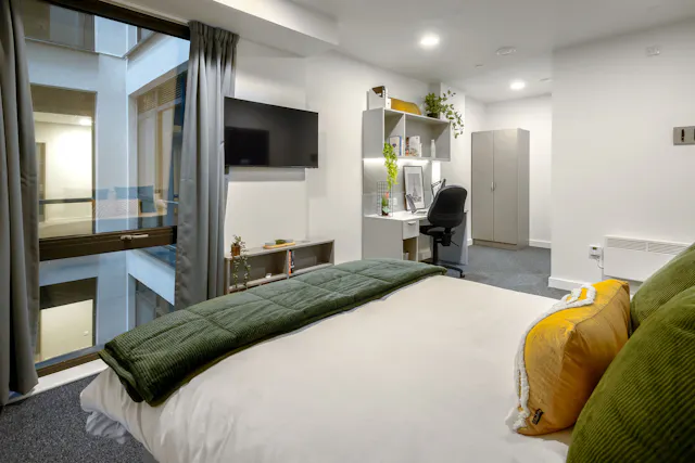 true Superior Apartment room image 1