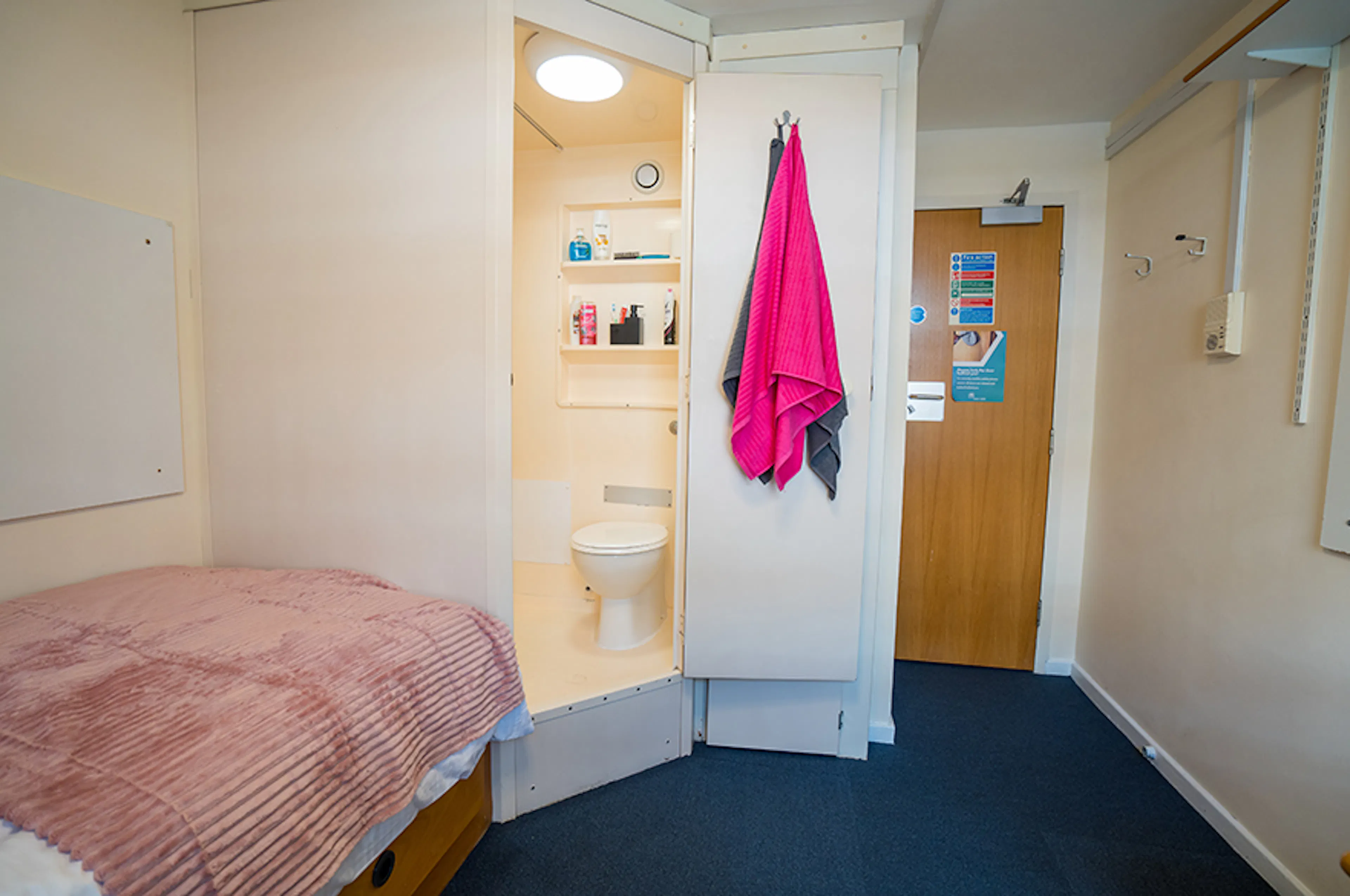 Budget Ensuite ROOM 1