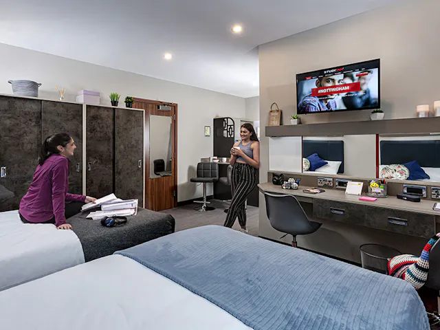 Studio Sapphire room image 1