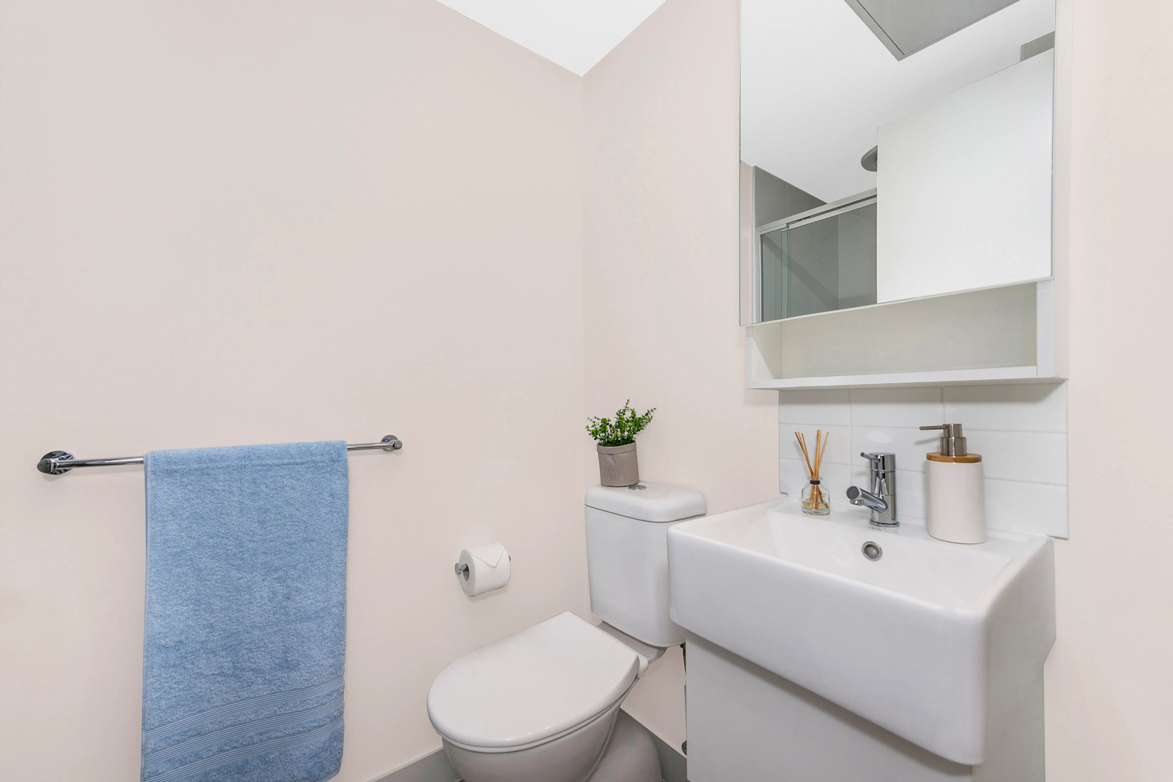 2 Bedroom Apartment BATHROOM 3