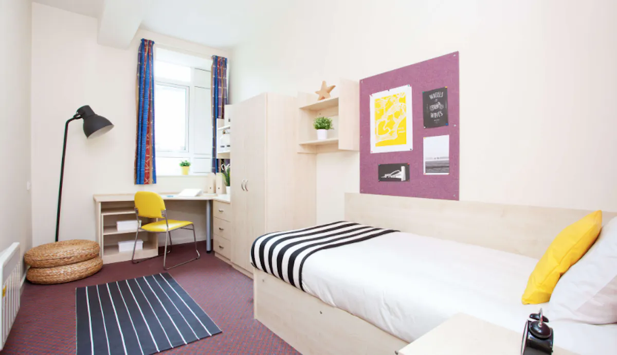 ROOM ROOM