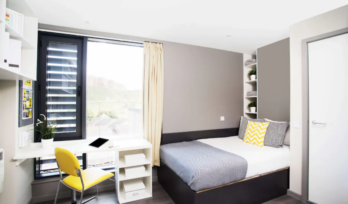 ROOM ROOM