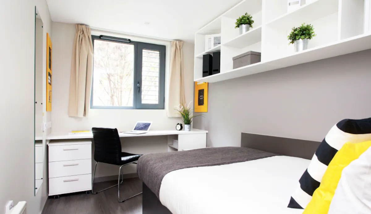 ROOM ROOM