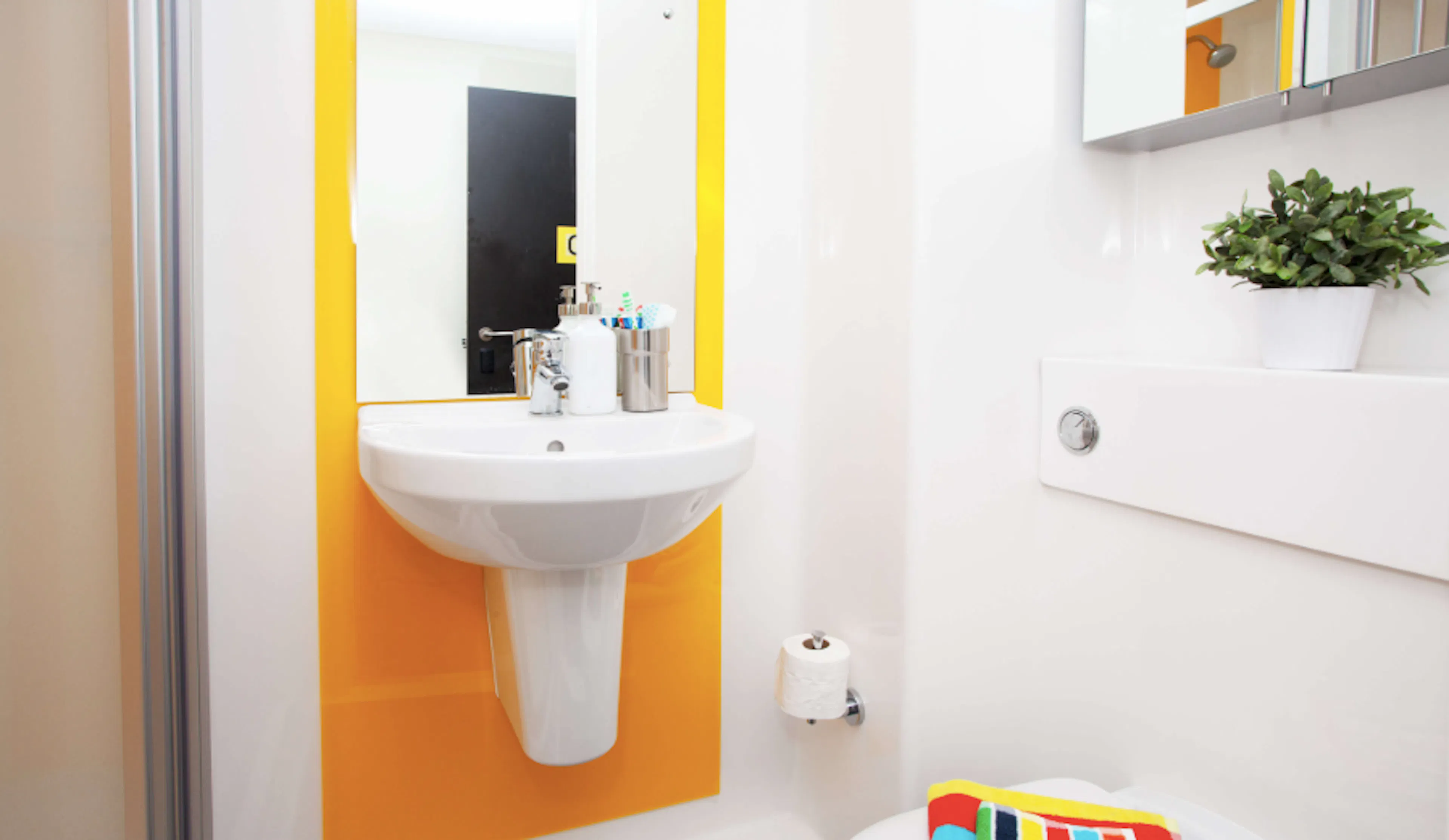 BATHROOM BATHROOM 4