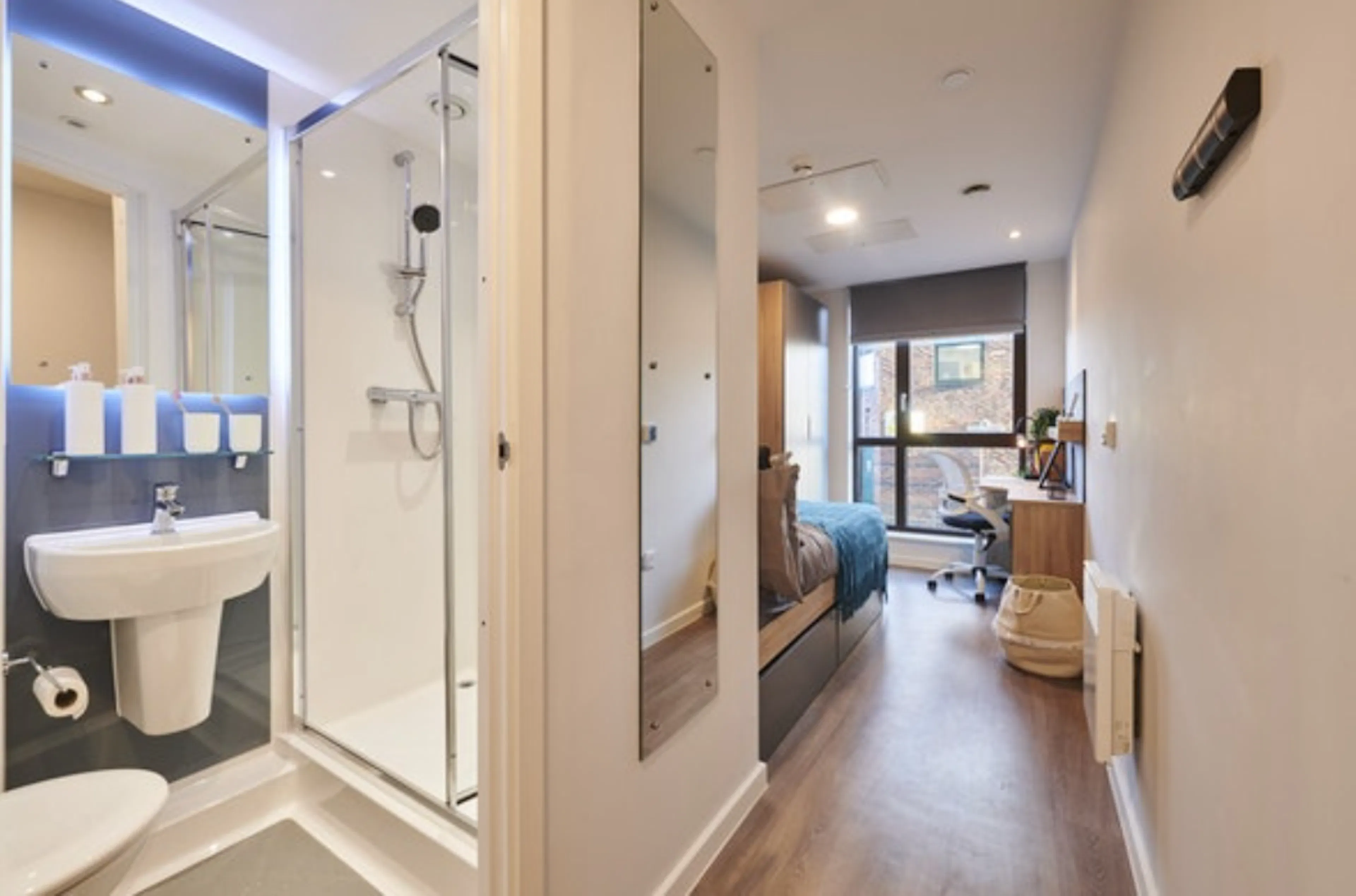 Ensuite-Bronze BATHROOM 3