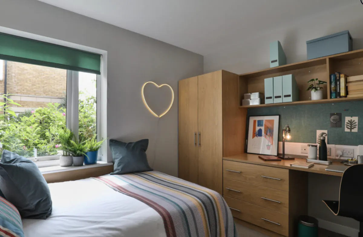 ROOM ROOM