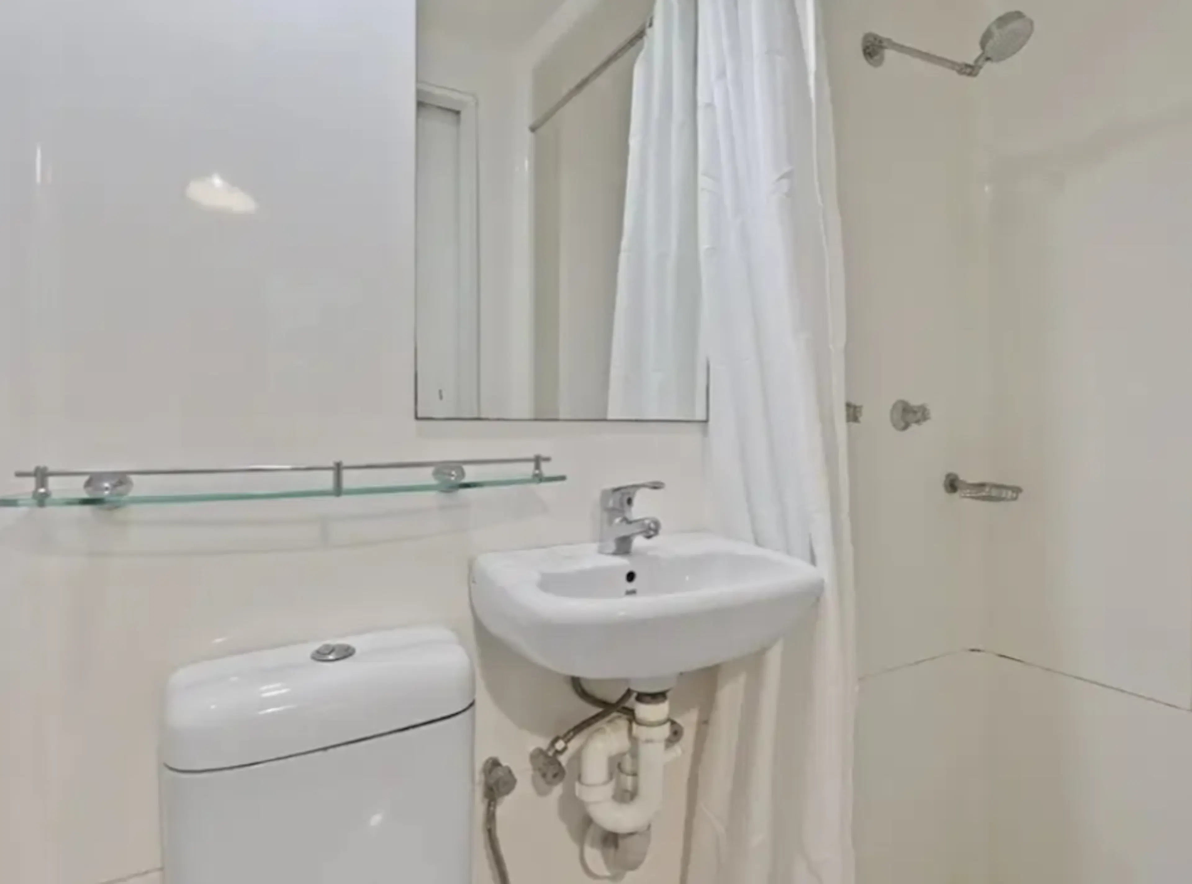 Room 8 BATHROOM 3
