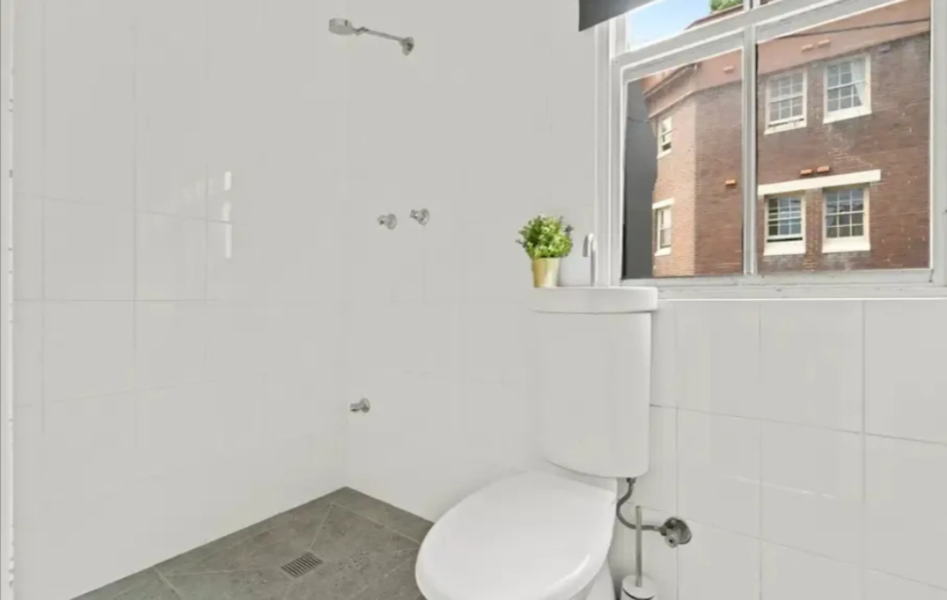 Room 10 (Studio) BATHROOM 2