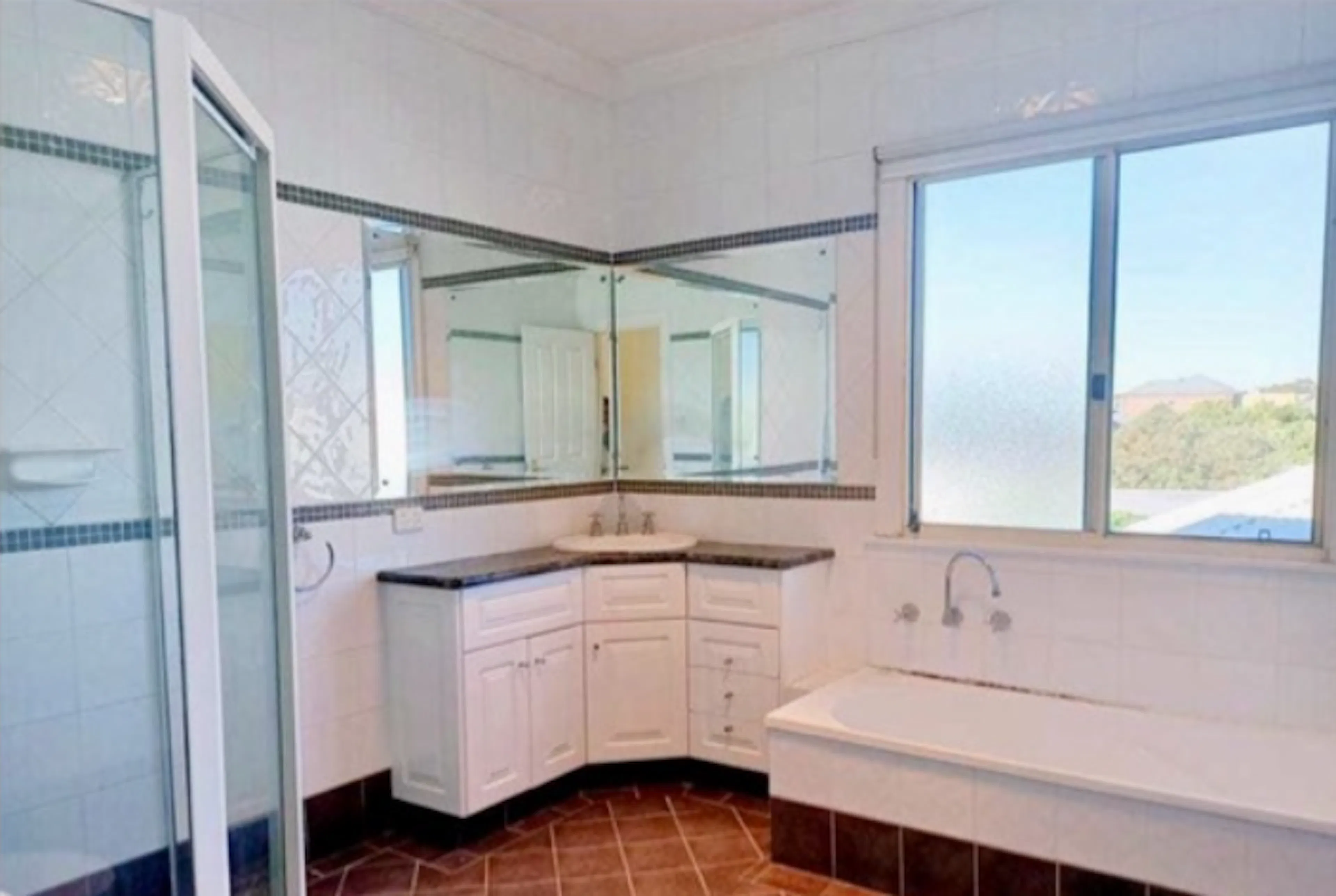 Room 6 BATHROOM 4