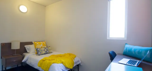 STANDARD LEVEL 2-8 room image 1