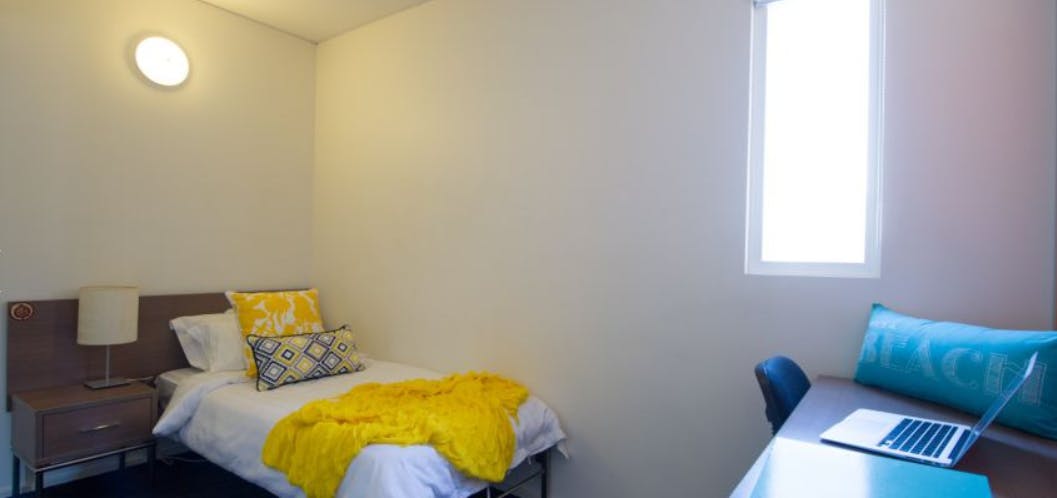 unilodge-east-west-adelaide-Deluxe Level 2-8