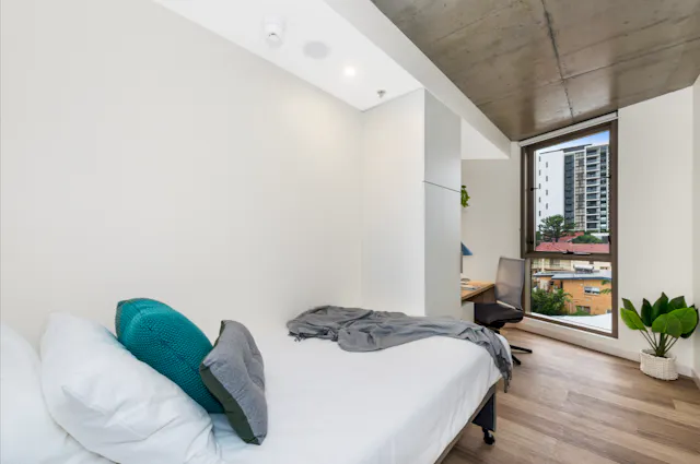 6 Bedroom Apartment room image 1