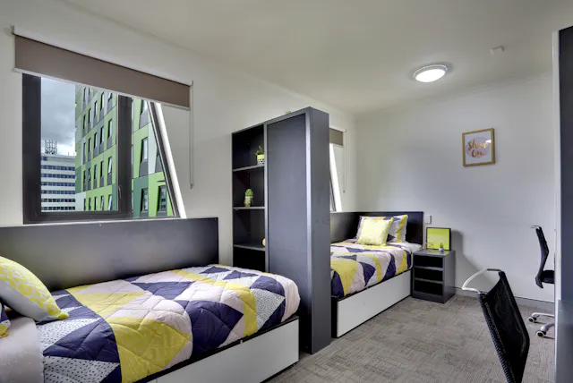 Twin Room in 16 Bed Apartment room image 1