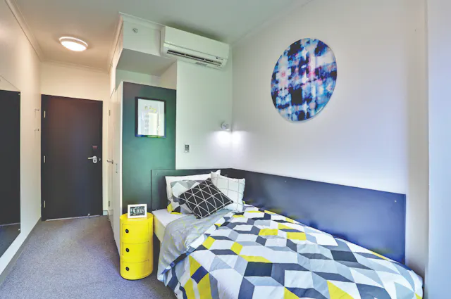 4 Bed Apartment room image 1