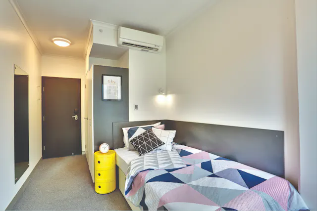 6 Bedroom Apartment room image 1