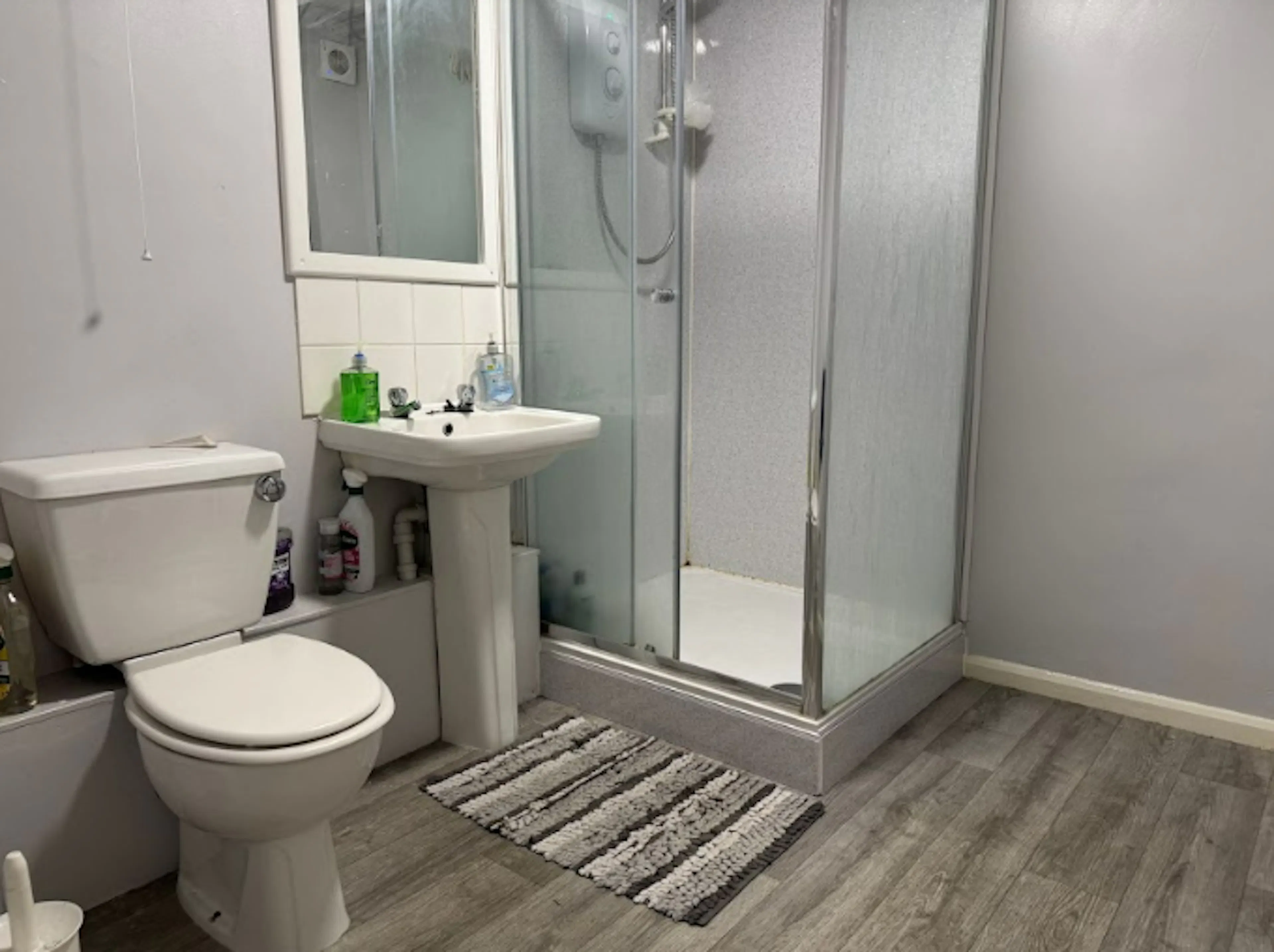 7 Bedroom Apartment (Shared Bath) BATHROOM 4