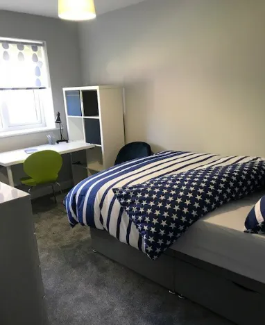 5 Bedroom Apartment (Shared Bath) ROOM 1