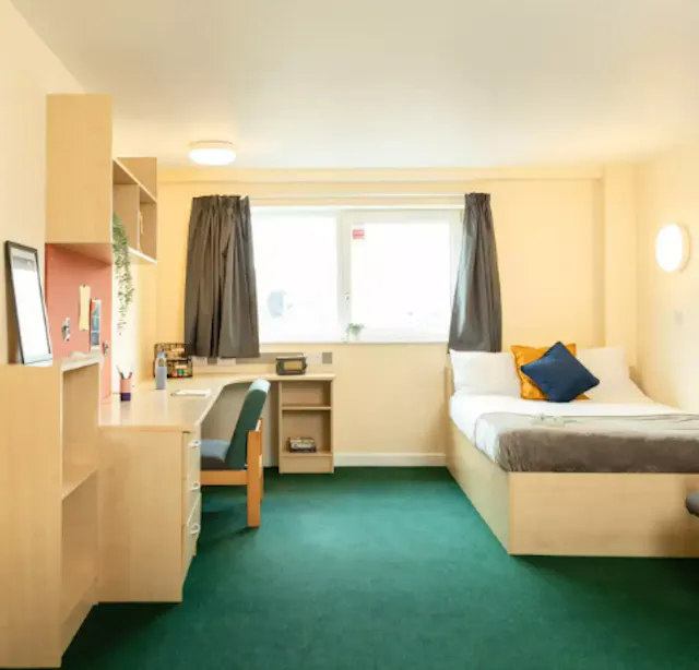 Platinum  room image 1