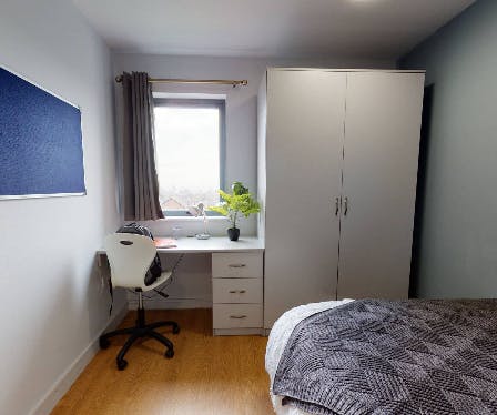 4 - 5 Bed Ensuite