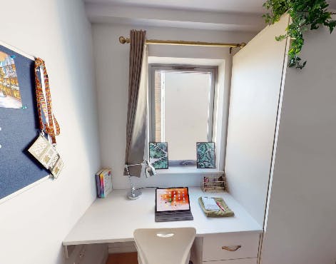 6 - 7 Bed Ensuite