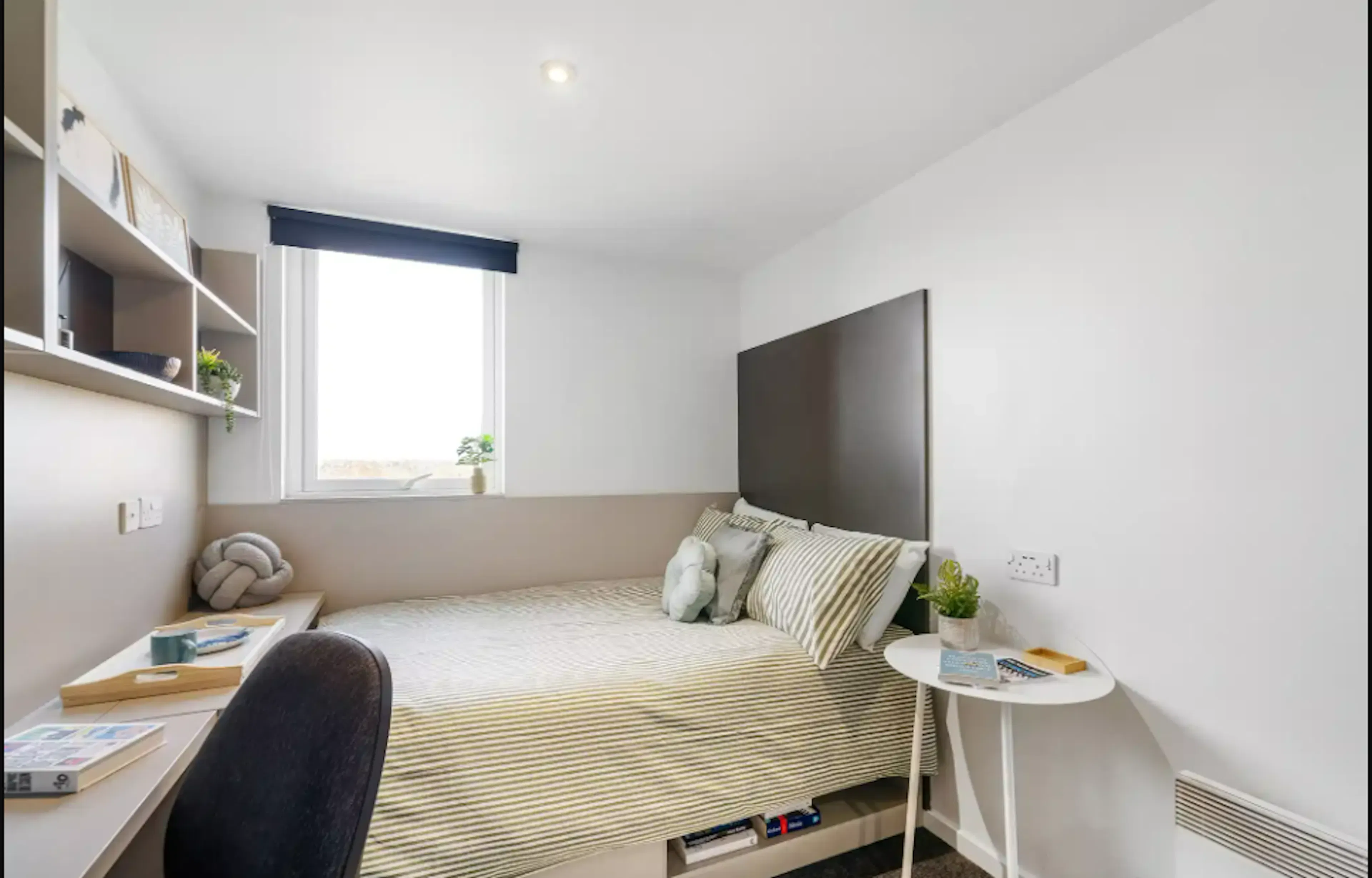 Silver Ensuite Mid Level ROOM 4