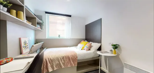 Silver Ensuite Upper Level room image 2