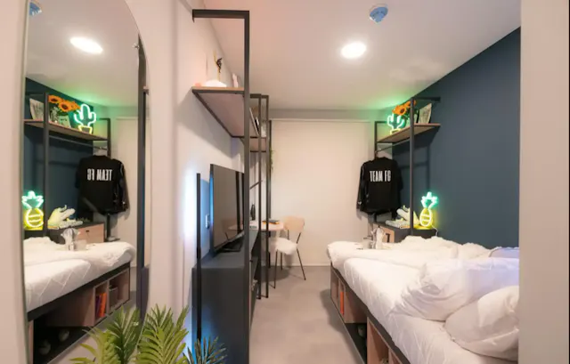 Classic Ensuite (4 Bed Flat) room image 4