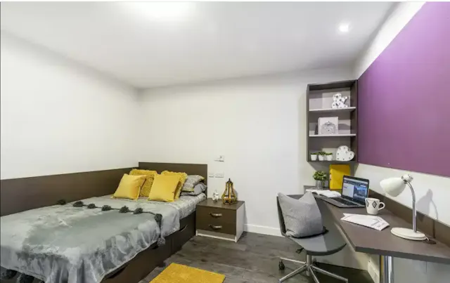 Two Bed Apartment room image 4