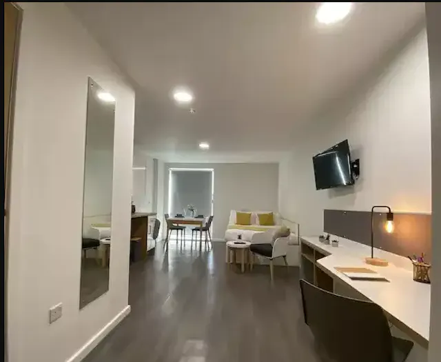 Silver Studio room image 5