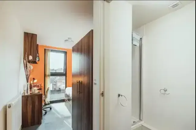 Standard En Suite room image 3