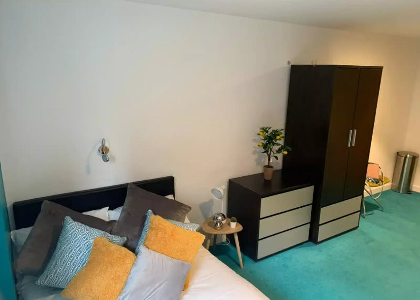 Deluxe Studio