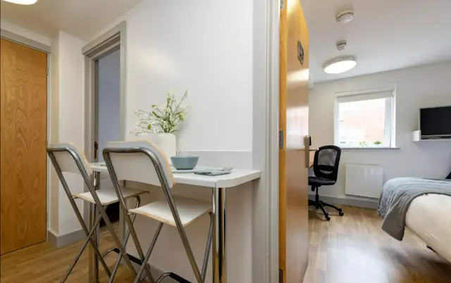 Standard Two-Dio room image 7
