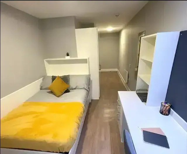 Silver En-Suite room image 8