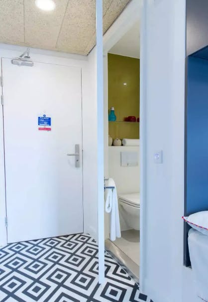 Silver En-suite (Lower Level)