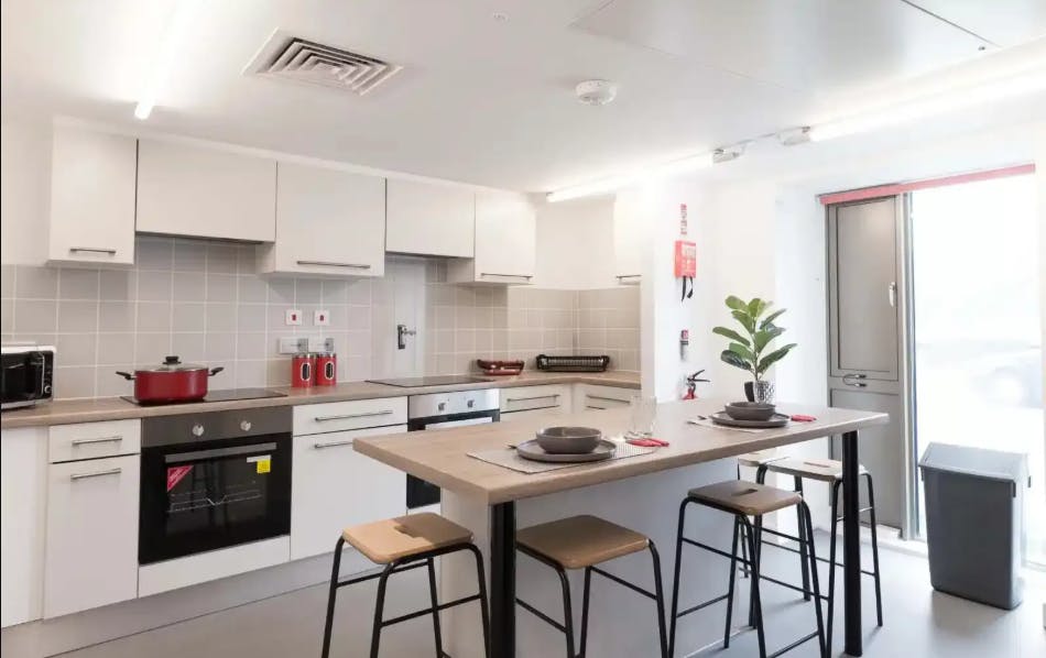 Silver En-suite (Lower Level)