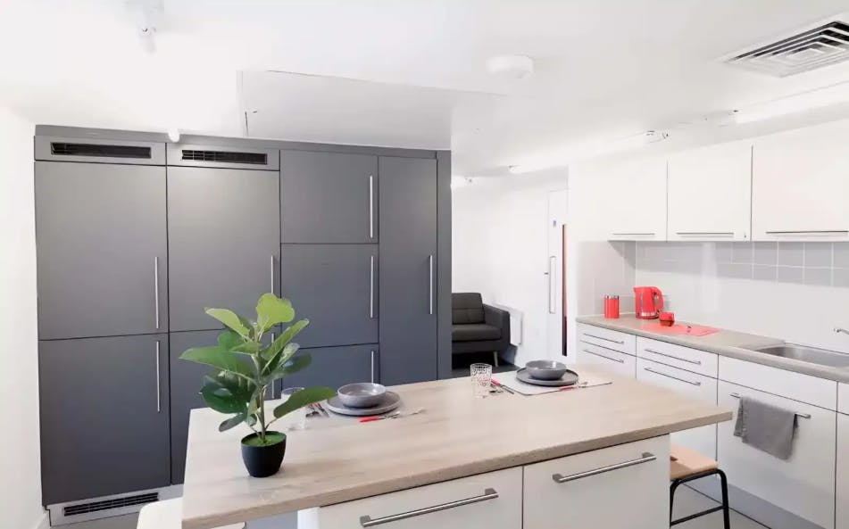 Silver En-suite (Lower Level)