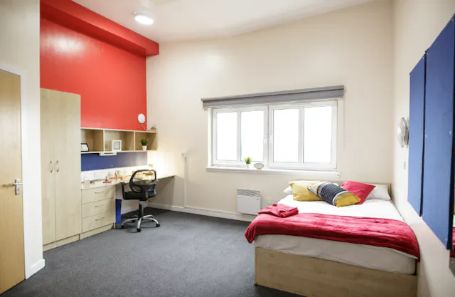 Bronze En-Suite Plus room image 3